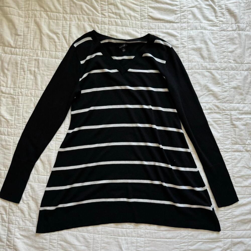Apt‎ 9 striped white black knit long sleeve top sz m v neck tunic romantic emo